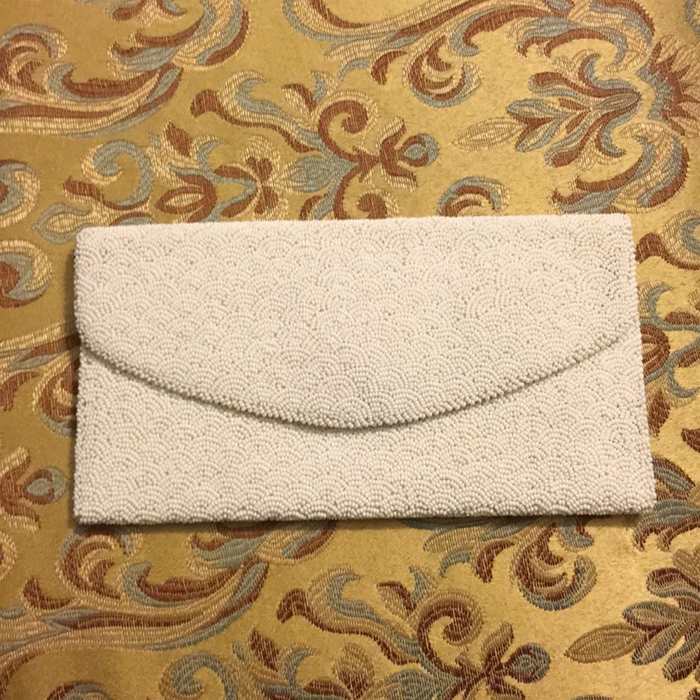 Vintage beaded clutch in white beads